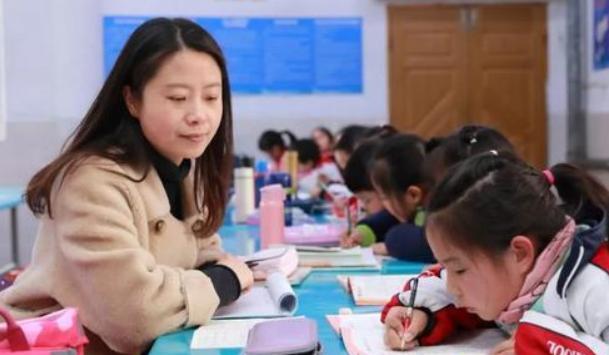 教师|小学生考试成绩优异，家长朋友圈炫耀能上名校，不料被网友泼冷水