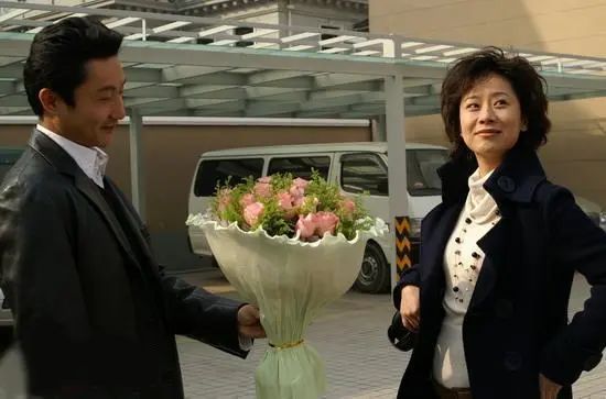 海清|海清作品全部下架,给所有女性敲响警钟,十五年前这部剧是怎么过审的?