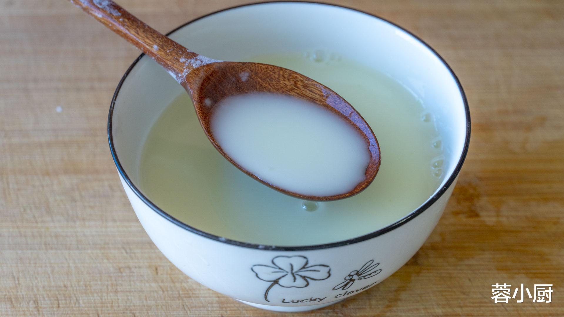 立秋润燥,饮食上可“减辛增酸”,多吃“3黄2白1红”,润肺养胃