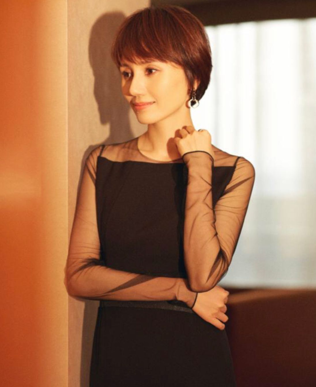短发 看了袁泉的长发照,终于明白为什么上了年纪的女人,都喜欢留短发
