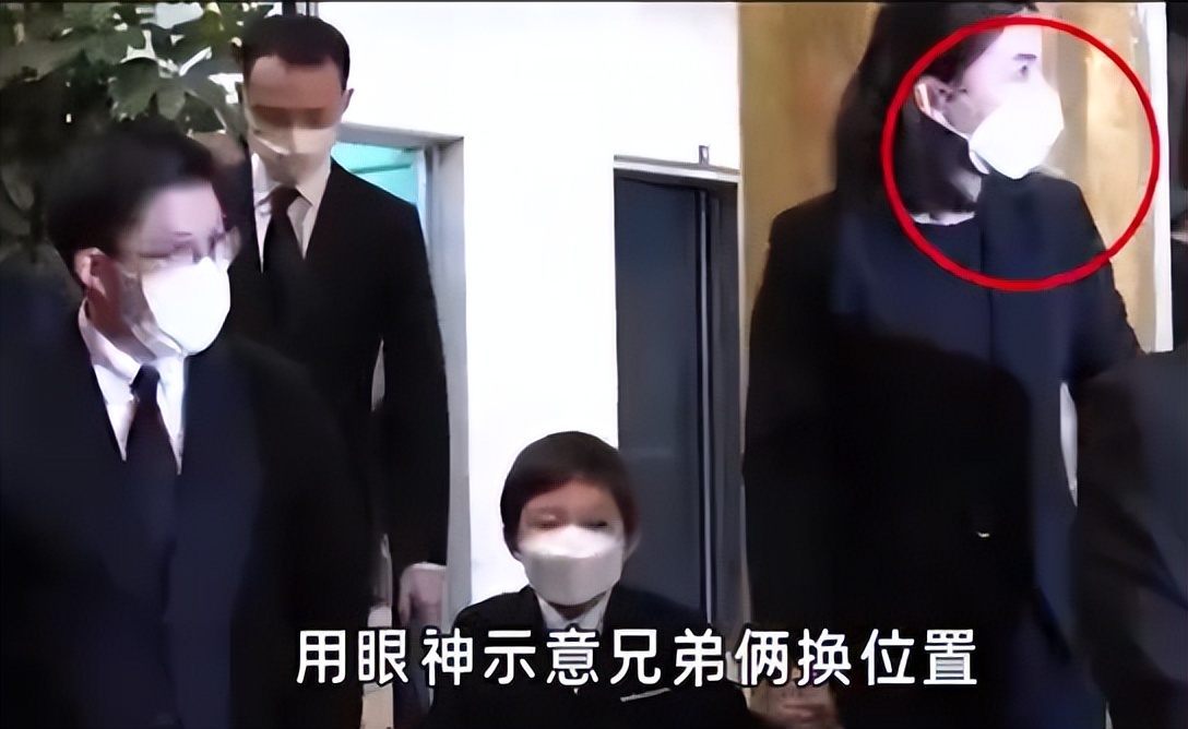 郭晶晶|郭晶晶穿5年旧衣，带2块钱皮筋受邀国庆阅兵！用眼神护住霍家家规