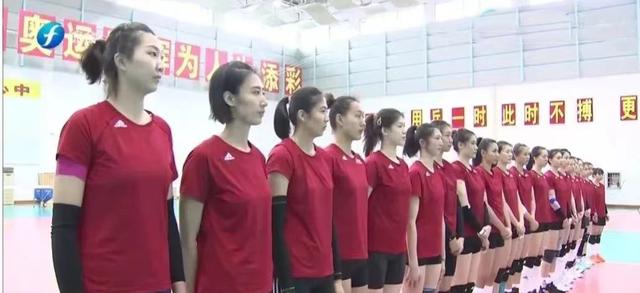 陈佩妍|陈佩妍效仿李盈莹？现身主攻组引发猜想，郑益昕和龚翔宇站一起