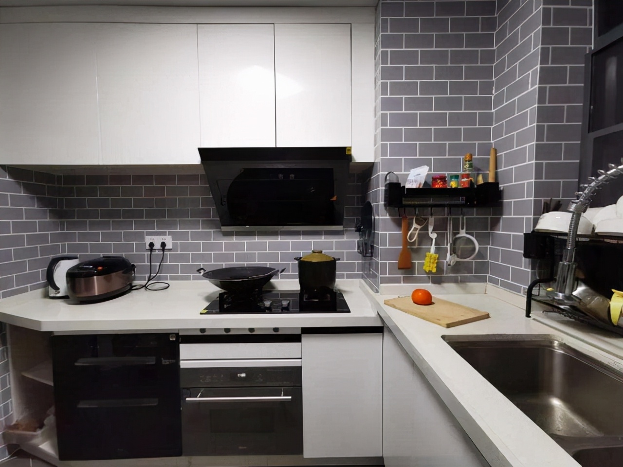 油烟机买“侧吸”还是“顶吸”?听内行人分析完,才发现买错了