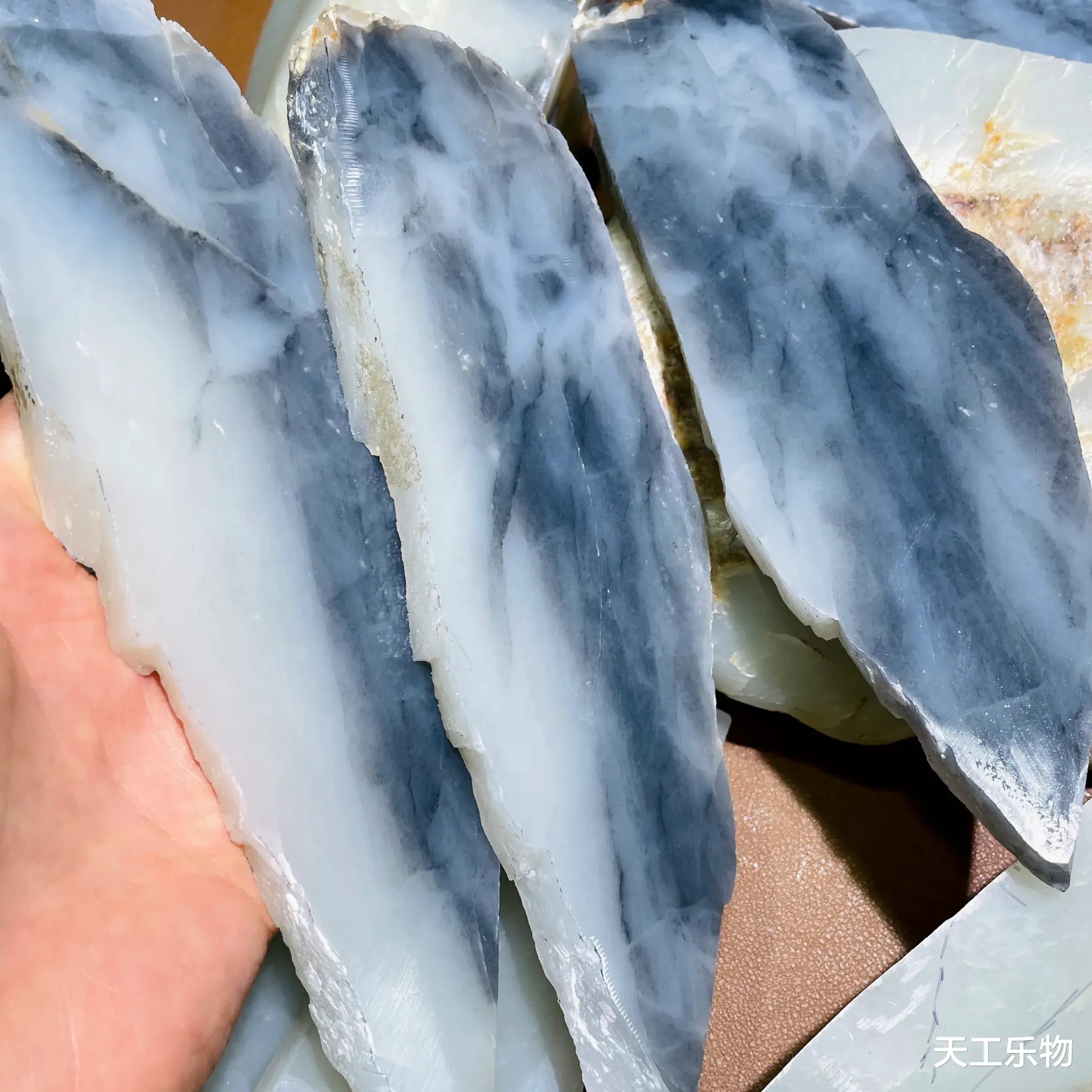 |十公斤的大块青花籽料羊脂玉原石!开不出手镯难道只能车珠子?