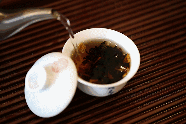 养生|“一克熟茶五亿霉菌，喝熟茶等于喝脏水”？普洱茶到底能不能喝？