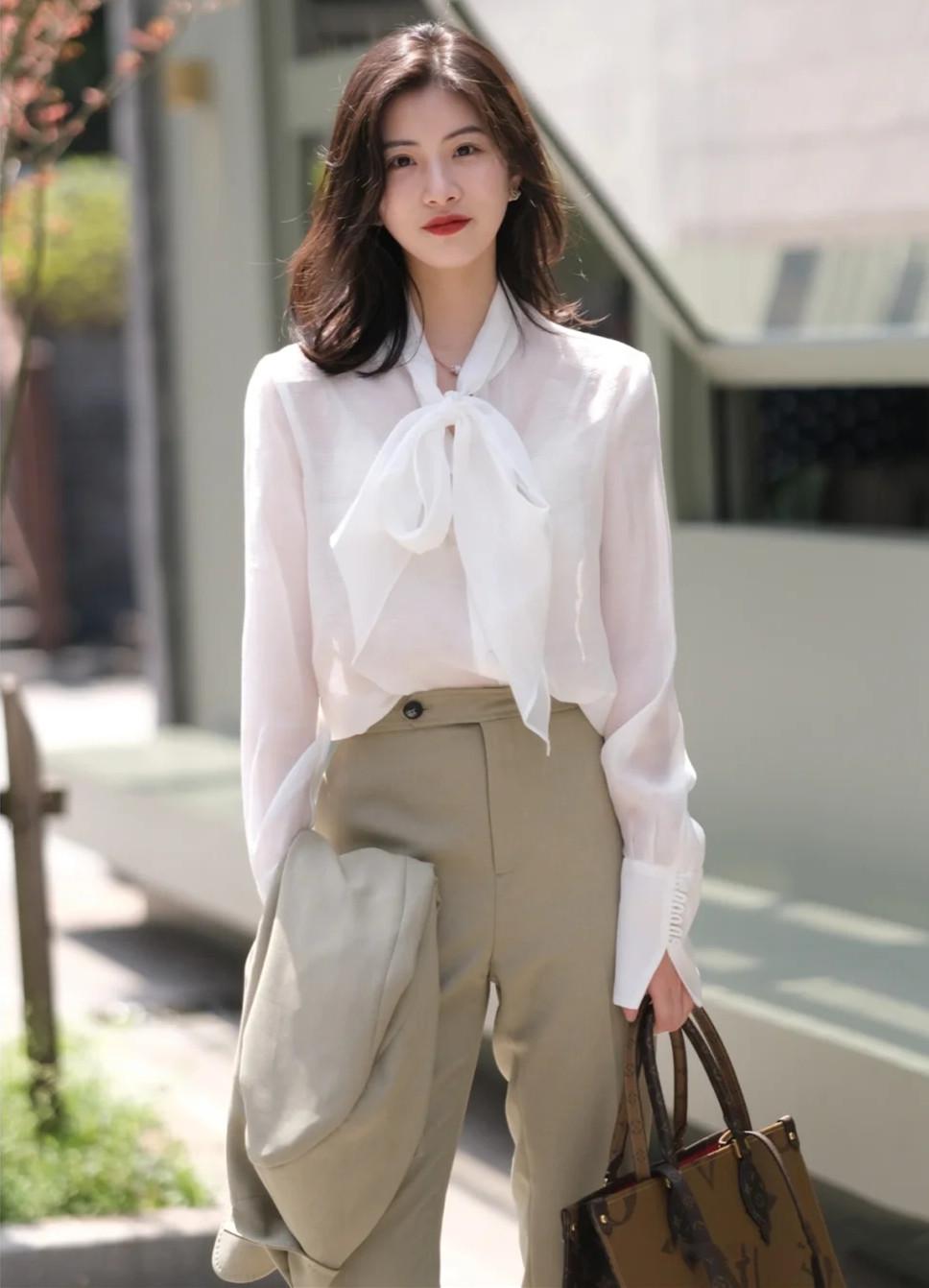 穿衣搭配|建议女人上班“不赶时间”，多模仿这个博主的打扮，就能优雅动人