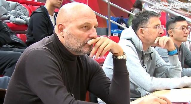 男篮乔帅面临后卫选择题，2王牌状态低迷，3将强势，5人竞争上岗