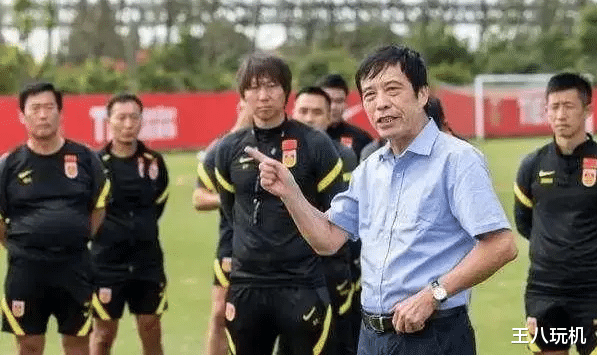 黄健翔|黄健翔：中国足球彻底地输了