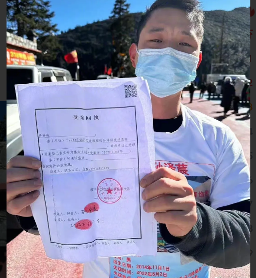 任贤齐|任贤齐在个人社交平台上晒出了一组照片，引来了网友的围观。