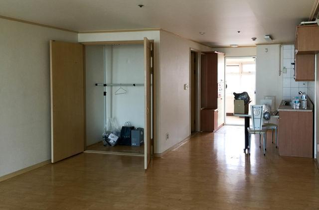 花光6年积蓄买43二手房,不舍得花大钱装修,简单收拾就入住了