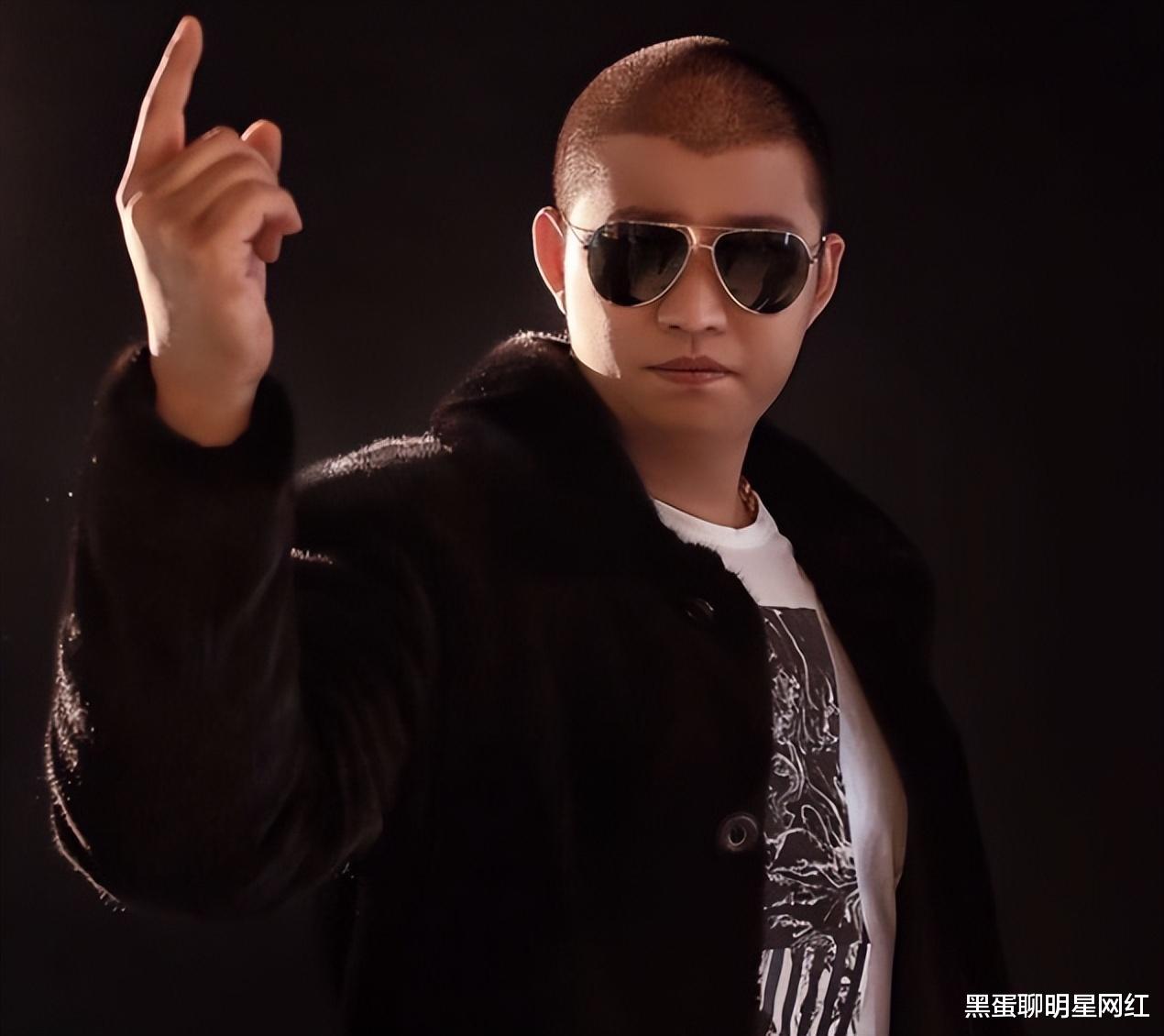 井元林|公司女艺人上演“争宠戏”,网红二驴当场急眼,直言有意退居幕后