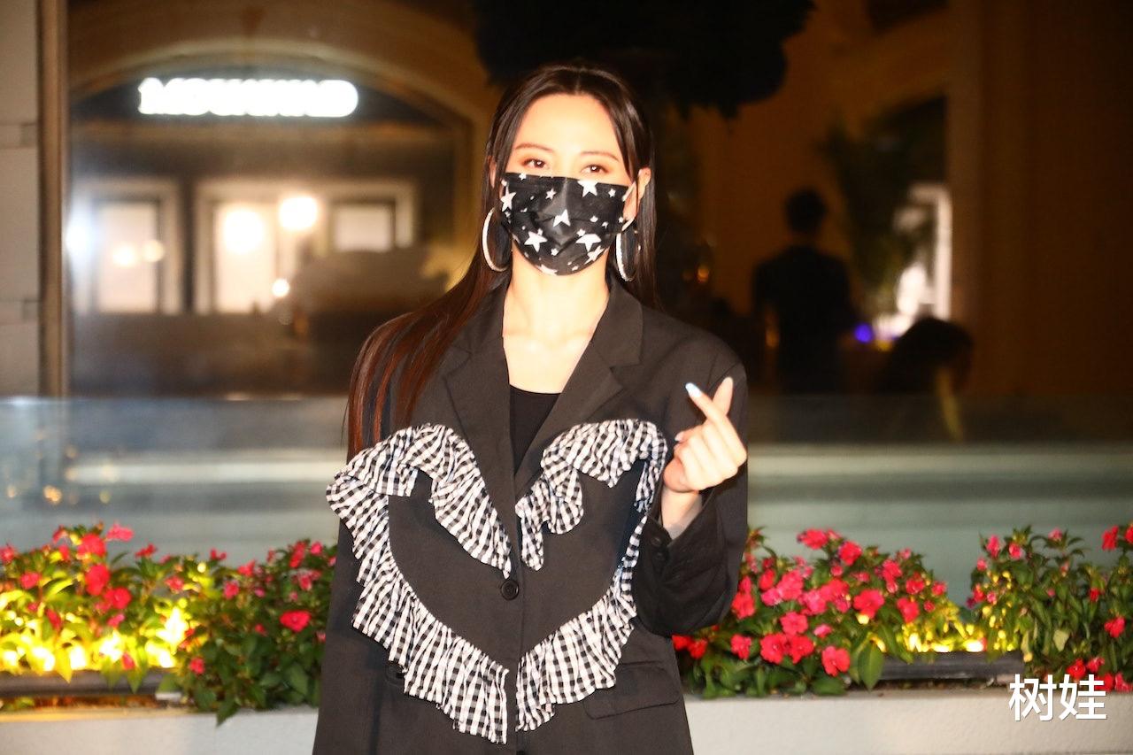 陈炜|48岁陈炜二婚嫁医生男友,低调办50人婚宴,穿百万婚纱示人显贵气