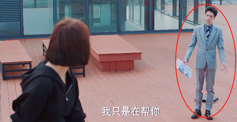 罗云熙|全程挑眉，被称“男版鲁豫”，罗云熙把“演技炸裂”玩出新花样