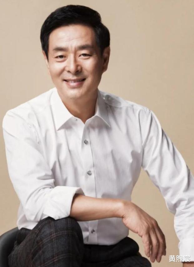 濮存昕|濮存昕:辉煌背后有泪水,家人接连去世,69岁的他撑起母亲的晚年