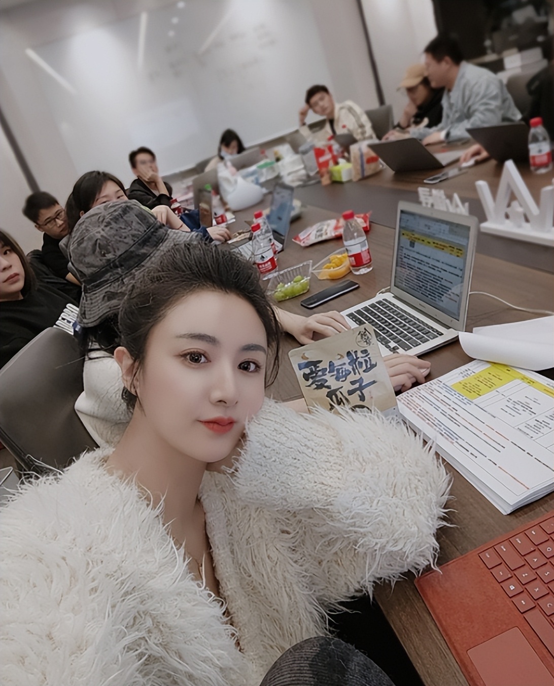 薇娅|“带货女王”薇娅:从服装导购到偷税13亿,37岁的她是怎样落幕的