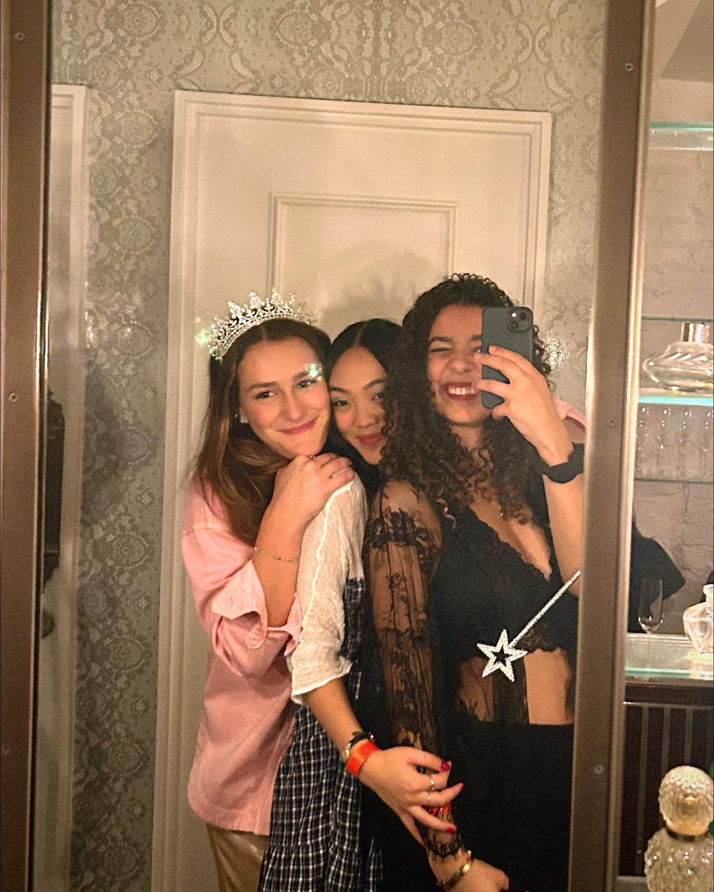 韦唯|众星过圣诞：李连杰女儿海边度假，秋瓷炫秀恩爱，唐鹤德令人泪目