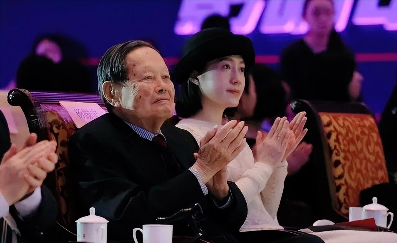 反对!杨振宁的最后一战,制止中国花1400亿为超大对撞机买单