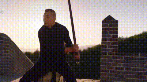 赵文卓|赵文卓“空中踢双手剑”严重后遗症，这些网红都在极力模仿，还真弄成了