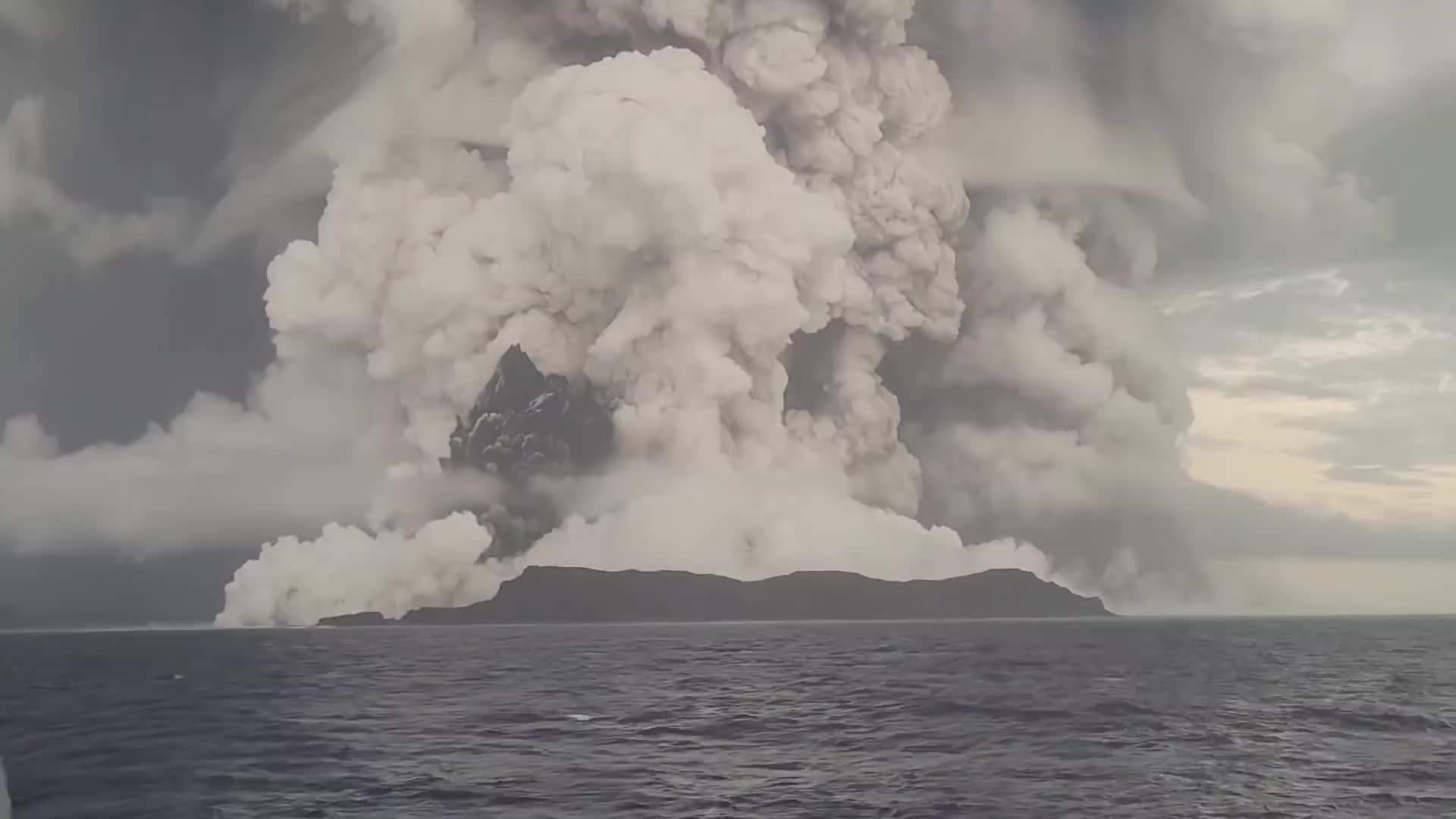 为何美日卫星拍到汤加火山爆发，而中国卫星却没拍到，技术不如？