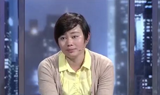 女子打牌夜不归宿,上门女婿怒砸4辆车,女子:你没有资格说我!