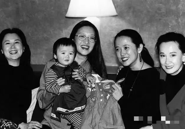 王祖贤|娱乐圈5位最强三白眼女星,王祖贤再也不化妆,胡因梦变化最大