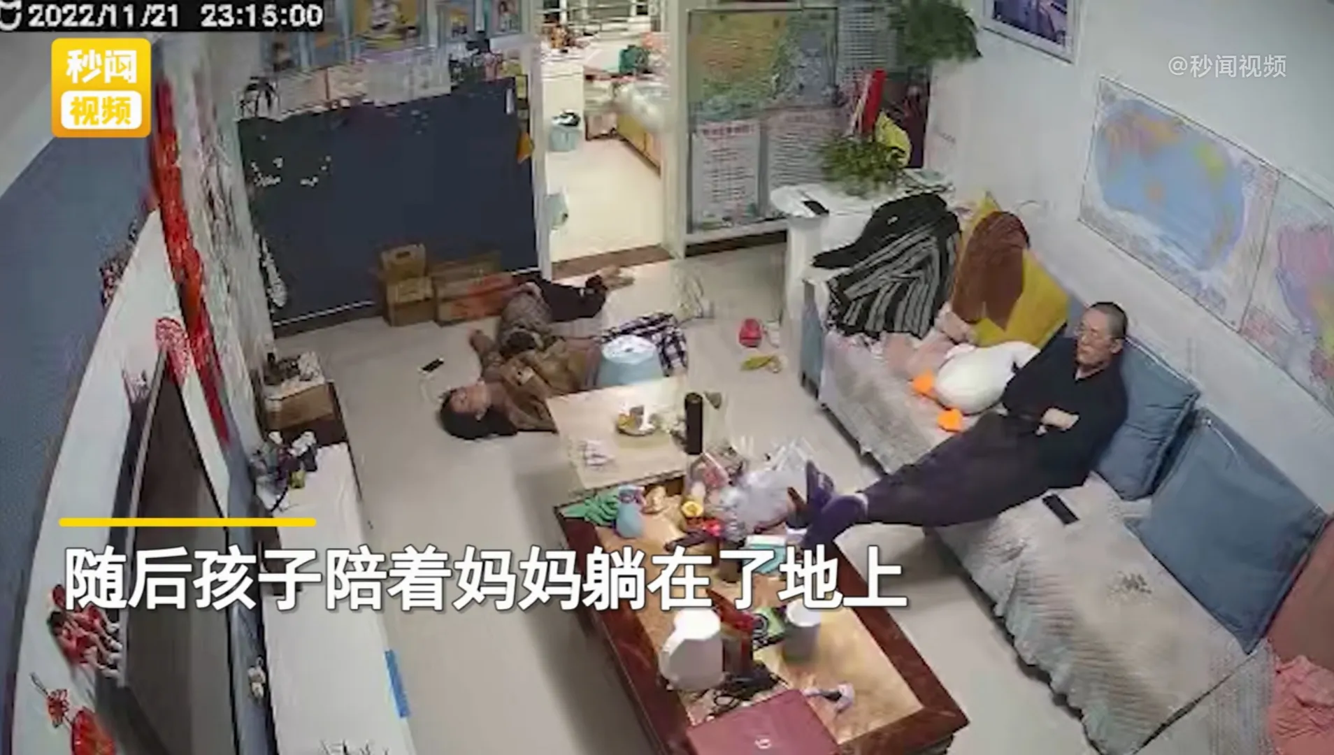 河南郑州一名女子和老公争吵，因为太激动昏厥倒地