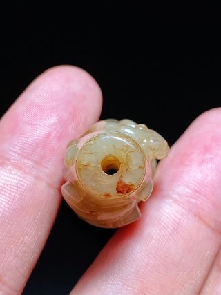 和田玉籽料|汉 熟坑 和田玉籽料沁色 螭龙纹 玉勒子