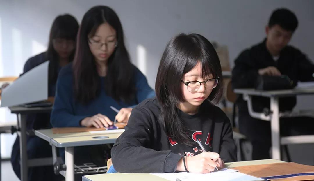 美术|沈腾画像被当美术生的考题，看到成品后，网友：画出了“进化论”