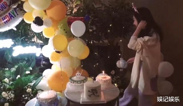 赵丽颖|赵丽颖庆生派对曝光,颖宝装扮乖巧,劈着叉许愿吹蜡烛太可爱