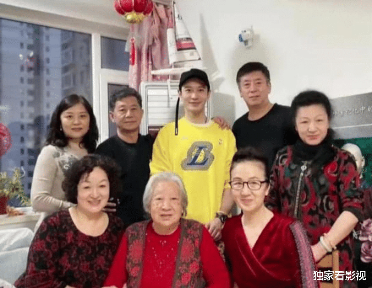 黄晓明|说黄晓明有私生子的惹错人了,他对无事生非者一向态度坚决