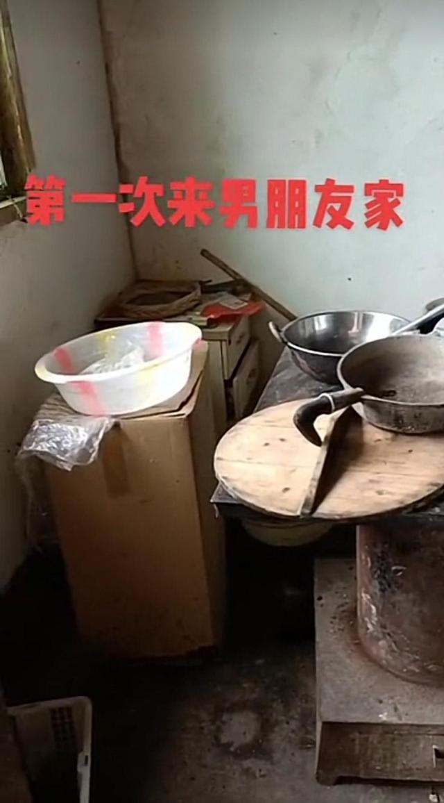 贵州女子怀孕,第一次去男友家,男友破旧的家让她打退堂鼓