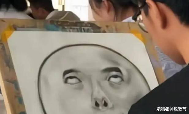 |笑出大黄牙!学生“优秀”作品展示,网友热评:心情五花八门!