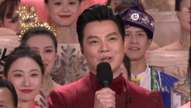 任鲁豫|任鲁豫春晚紧张卡点，1分钟内看6次时间，连续5年精准卡点被夸赞