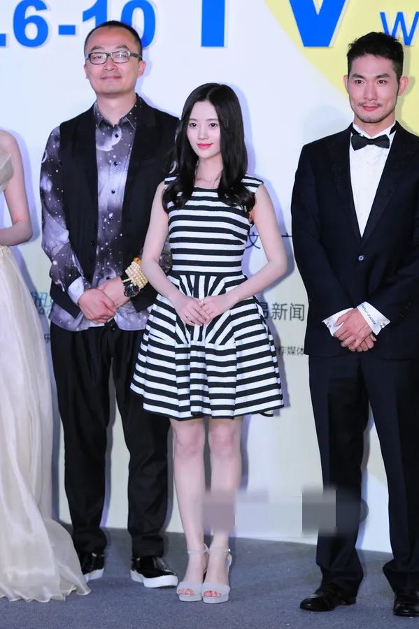 马思纯|仙女曾经也吓人，红毯造型从土妞到洋气的女星，以前真敢乱穿啊