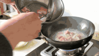 燃气灶的左边不能炒菜?我也是今天才知道,多亏燃气师傅的提醒