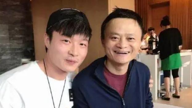 李宇春|辱骂警察还掌掴助理,脾气暴躁还敢自封帝师,孙英雄究竟是啥来头