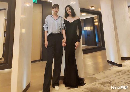 张梓琳|张梓琳这身材太有优势！穿长裙配6万开衫看秀，头小身长合影没对手