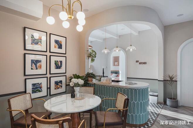 夫妻83㎡养老房清新治愈,电视墙后侧靠墙设卡座,腾出开放式书房