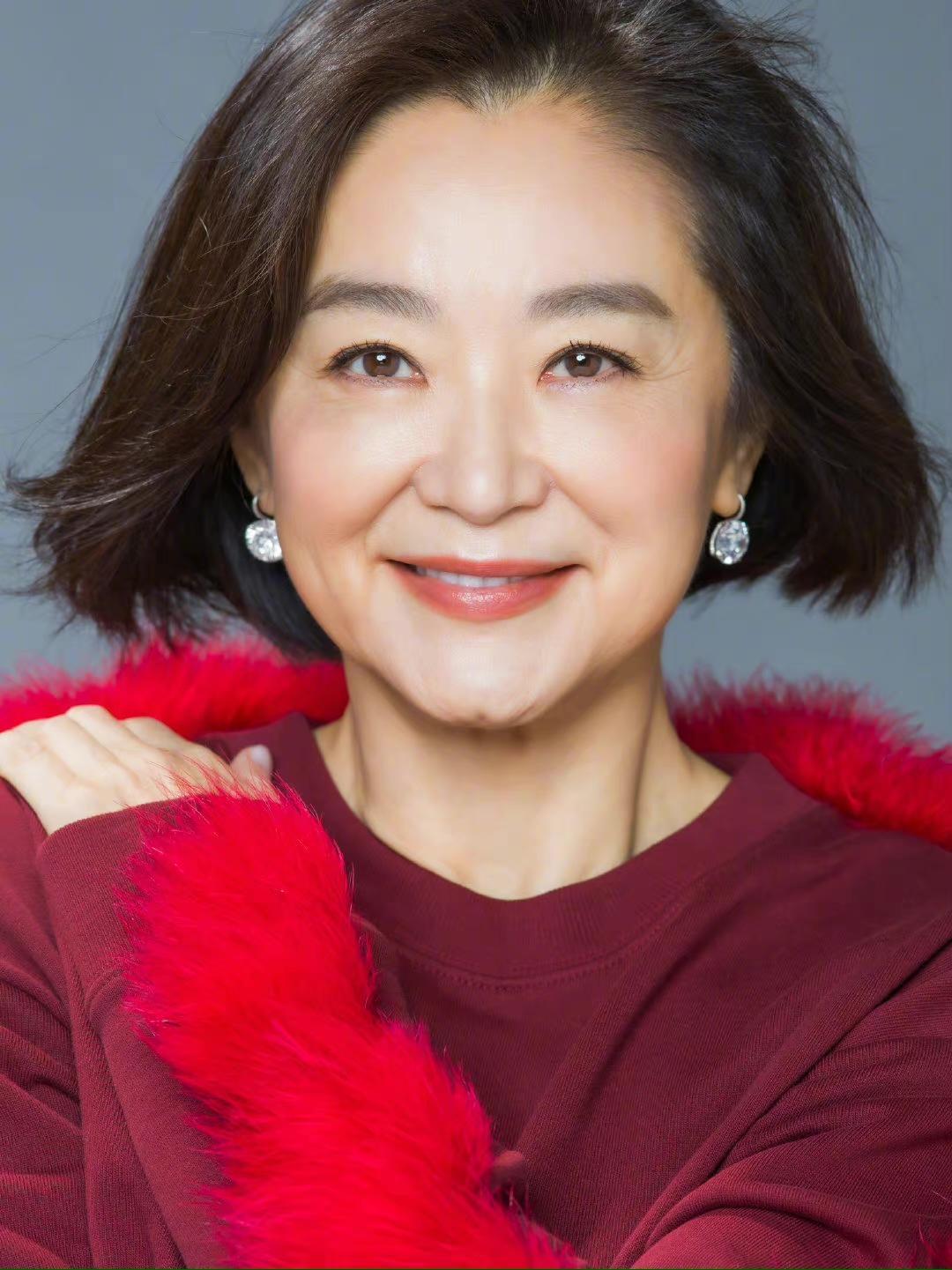 林青霞|恭喜！67岁林青霞获香港大学名誉博士学位，与杨振宁教授齐名