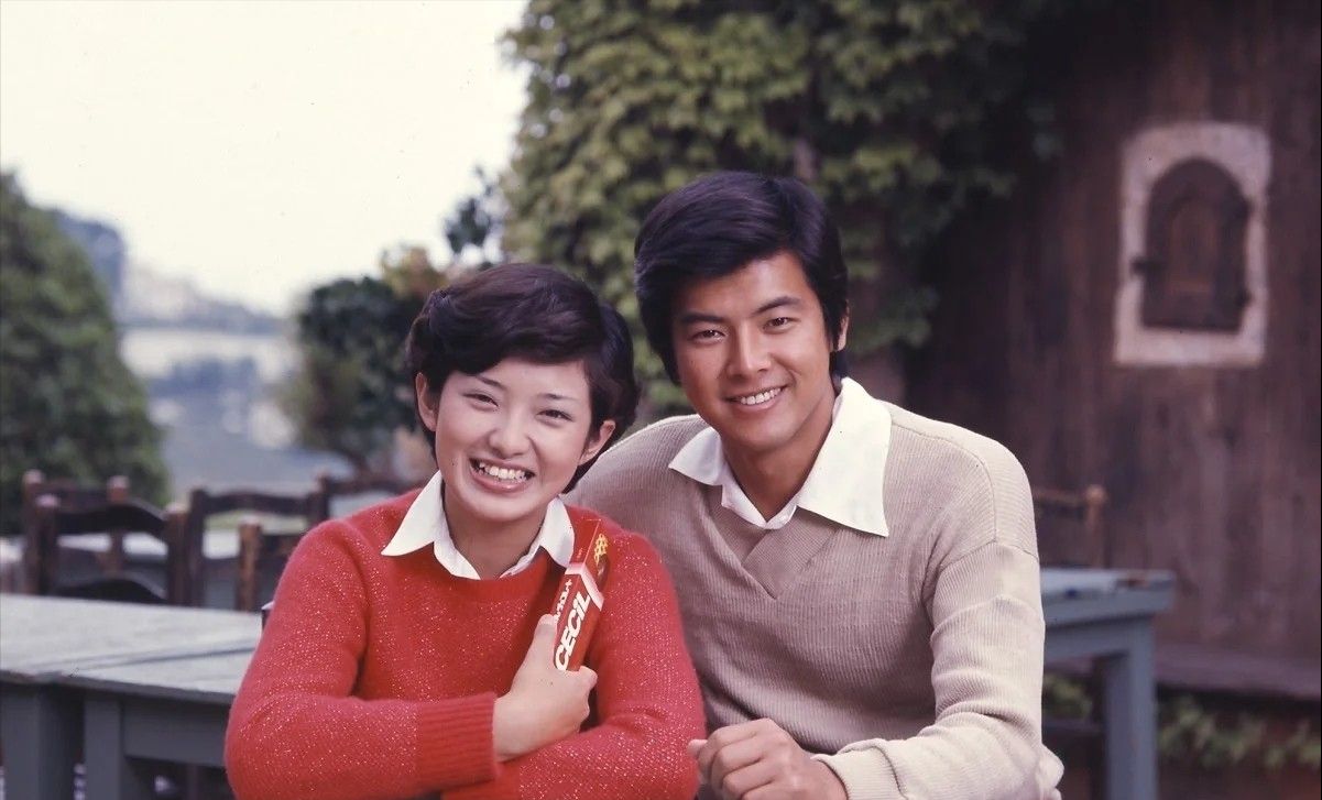 短发 三浦友和到大叔年纪更耐看，一款发型帅了30年，发腮也没油腻感