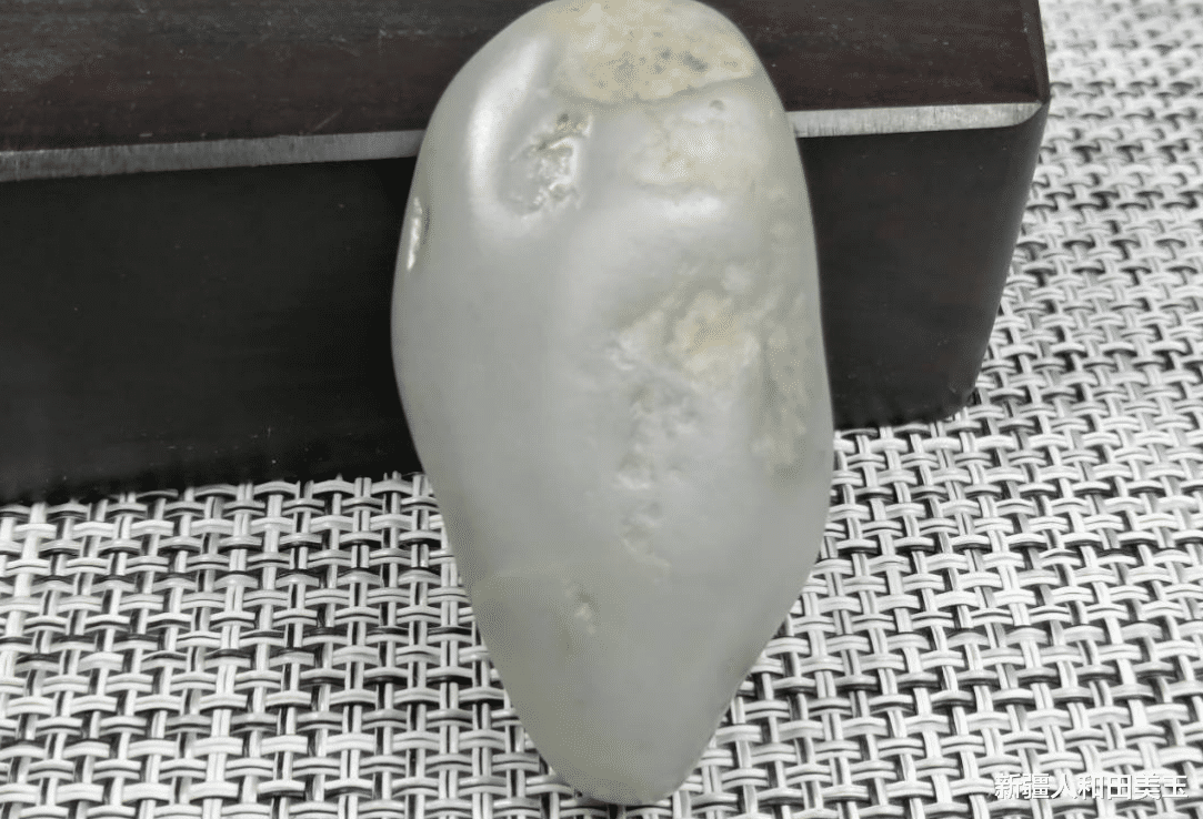 |和田玉原石的价值受什么影响？仅凭照片能估价吗？怎样给它估价？