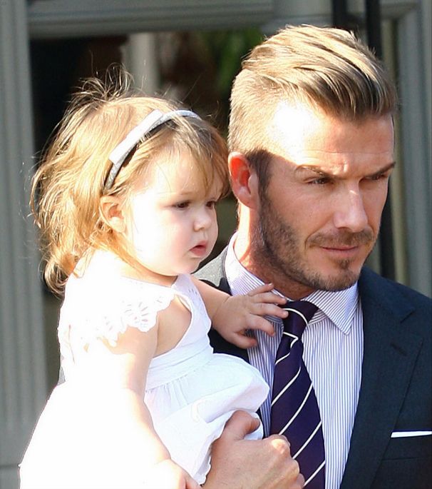 维多利亚|“最会投胎”的贝小七：吐个舌头令全世界萌化，遗传到父亲的颜值