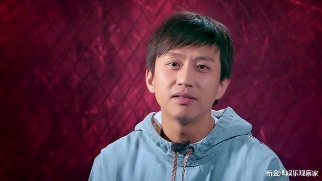 邓超 邓超带娃挖红薯，只看照片认不出是本人，减肥了还是滤镜的锅？