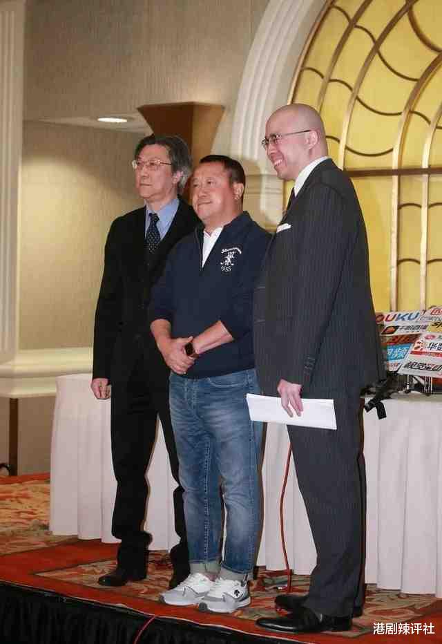 曾志伟|曾志伟与性感女模当众亲吻，引网友吐槽？女方疑是香港富豪干女儿