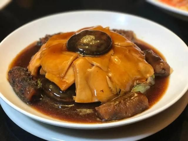 东北女孩来广东吃喜酒,随500块钱,菜端上桌,网友:这下尴尬了