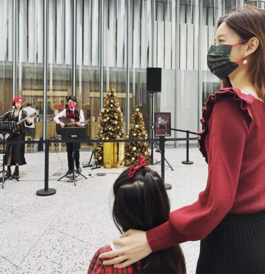 章泽天|章泽天晒5岁女儿正脸照，母女同框宛若姐妹，女儿被指像爸爸