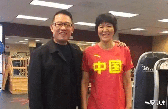 郎平|60岁郎平携混血小孙女亮相，满面红光，走出中国女排奥运惨败阴霾