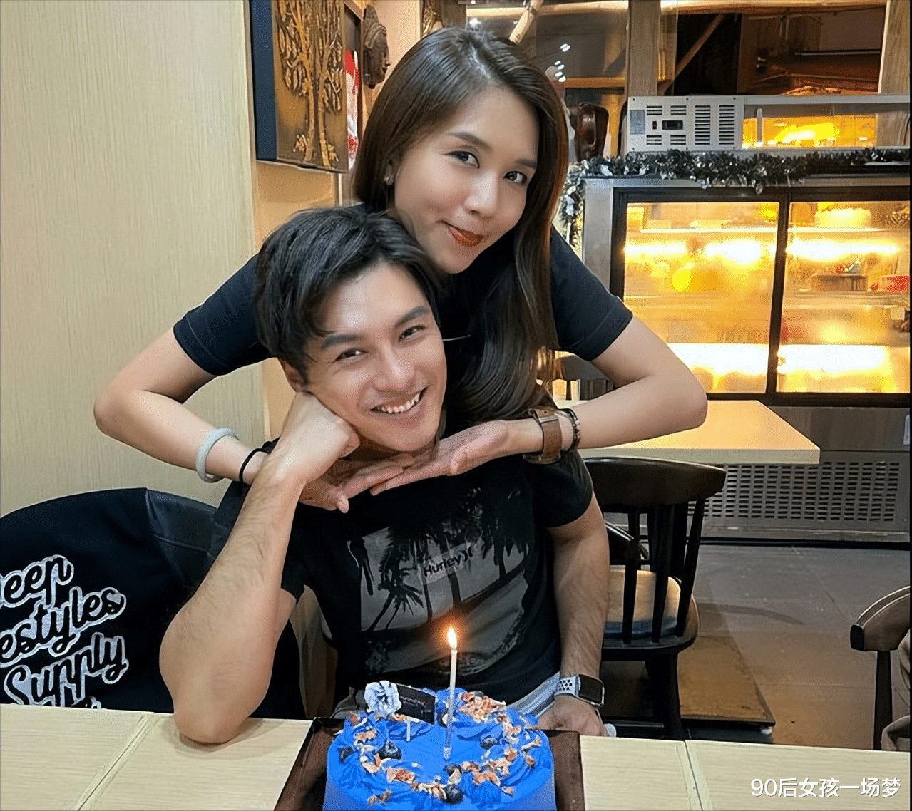 黄嘉乐|娱乐圈又一对结婚，44岁的黄嘉乐娶了圈外离过婚的女人，喜结连理