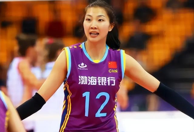 |中国女排新队长尘埃落定？集训照曝光，26岁主力与领导侃侃而谈