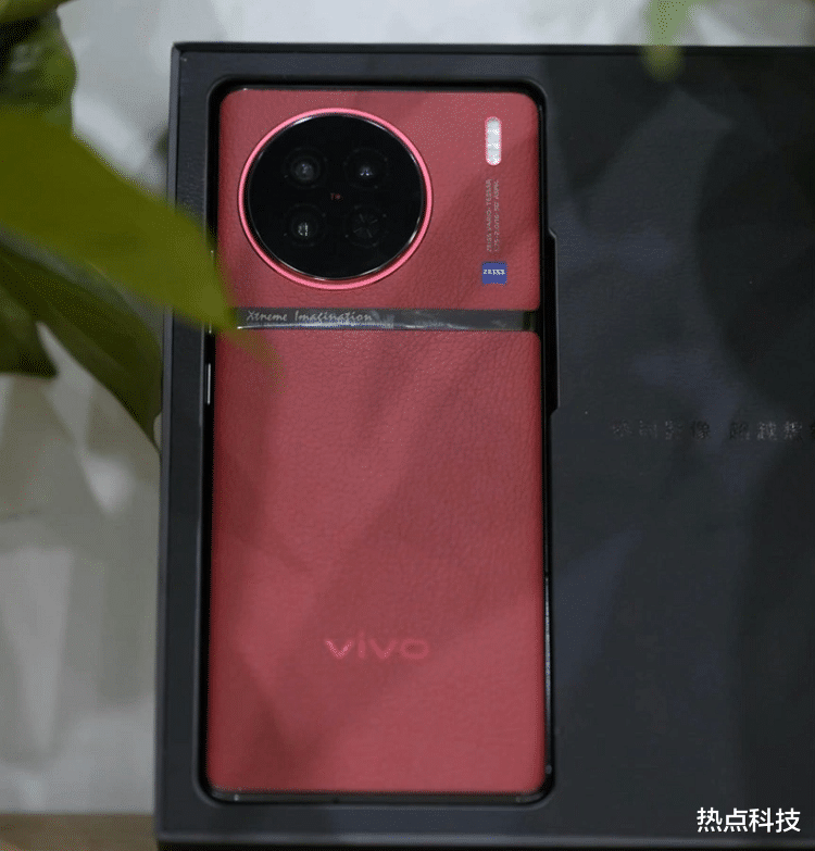 濮阳|vivo X90系列真机曝光，三款颜色，后置不对称圆形摄像模组